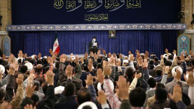 رهبر انقلاب اسلامی در دیدار جمعی از مردم قم به مناسبت سالروز قیام ۱۹ دی ۱۳۵۶