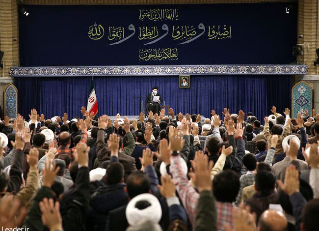 رهبر انقلاب اسلامی در دیدار جمعی از مردم قم به مناسبت سالروز قیام ۱۹ دی ۱۳۵۶